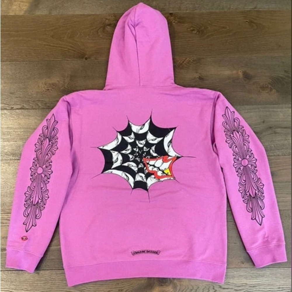 Looking to sell hoodie to big for me available to first buyer